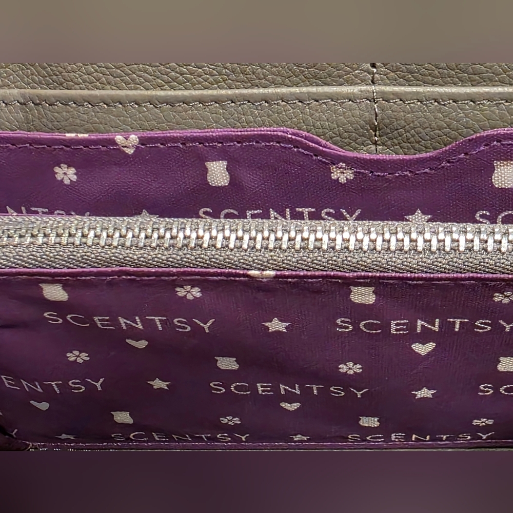 Scentsy Black Clutch - Picture 4 of 5